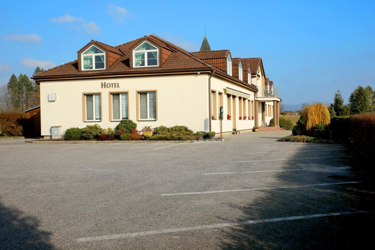Hotel Brada Jicin Exterior photo